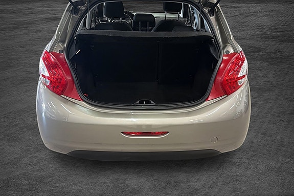 Peugeot 208 15 of 15