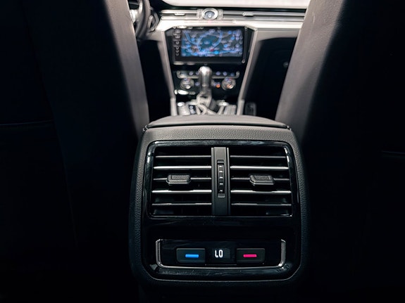 Volkswagen Passat 29 of 30