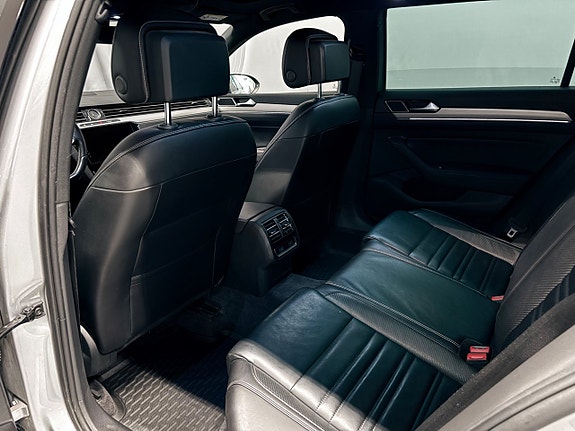 Volkswagen Passat 13 of 30