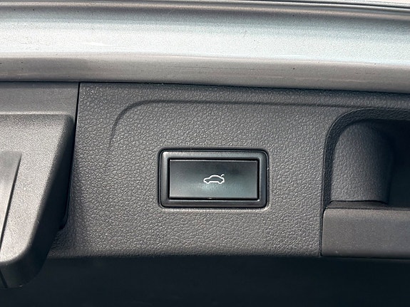 Volkswagen Passat 9 of 30