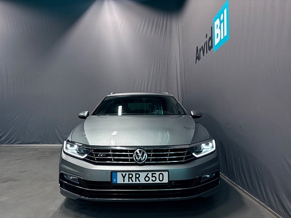 Volkswagen Passat 2 of 30