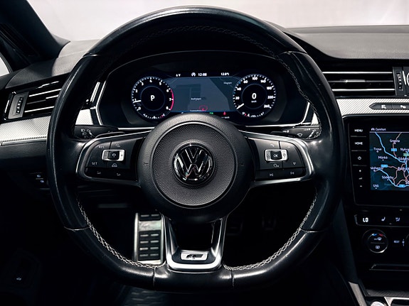Volkswagen Passat 16 of 30