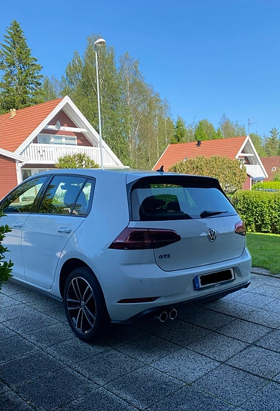 Volkswagen Golf VII 2 of 3