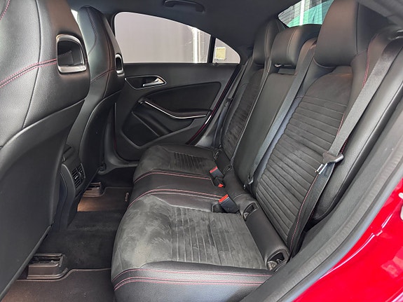 Mercedes-Benz CLA220 8 of 16