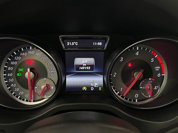 Mercedes-Benz CLA220 9 of 16