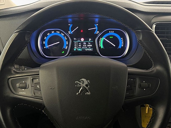 Peugeot e-Expert 16 of 23