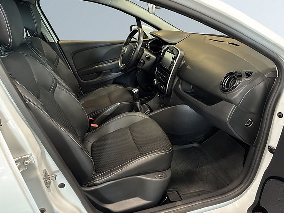 Renault Clio 10 of 23