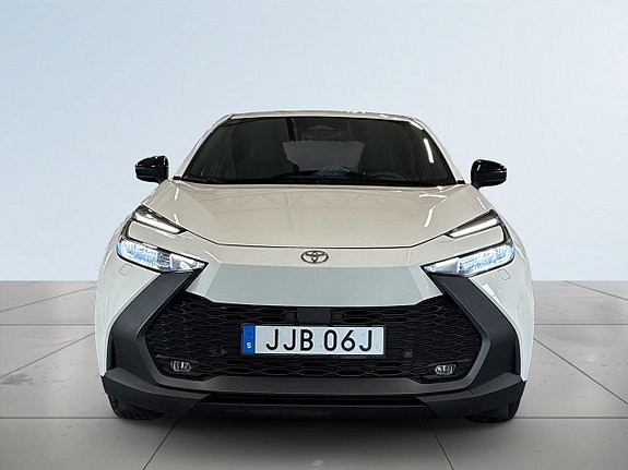 Toyota C-HR 2 of 23