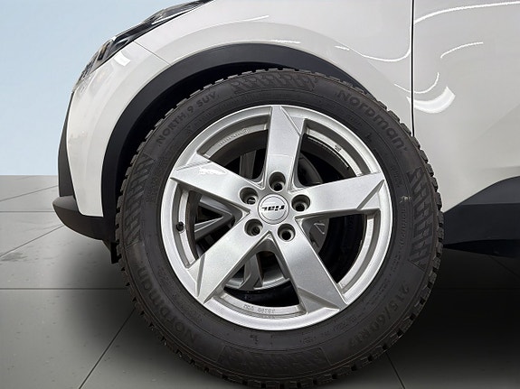 Toyota C-HR 14 of 23