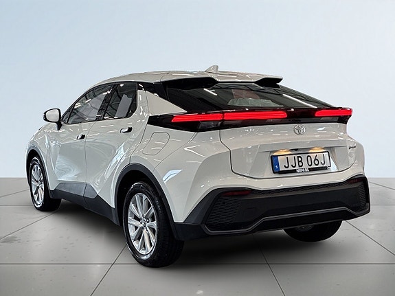 Toyota C-HR 5 of 23