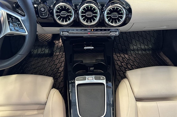 Mercedes-Benz A200 9 of 19