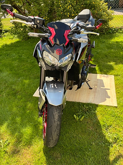 Kawasaki Z900 4 of 10