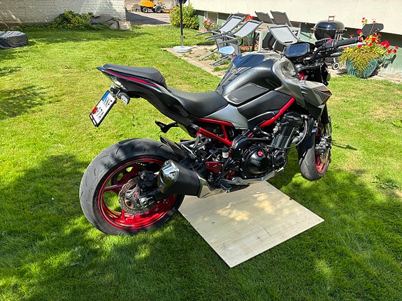 Kawasaki Z900 3 of 10