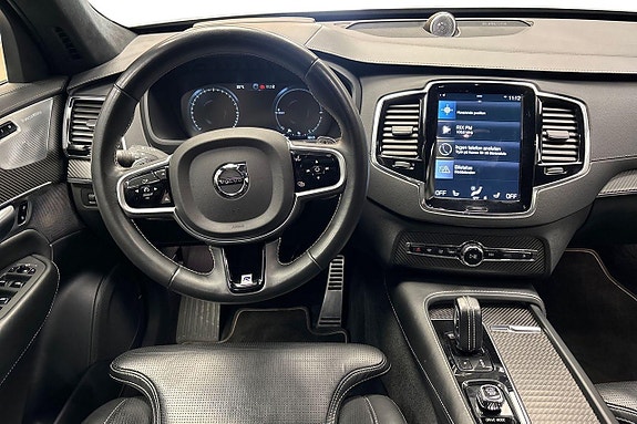 Volvo XC90 10 of 18