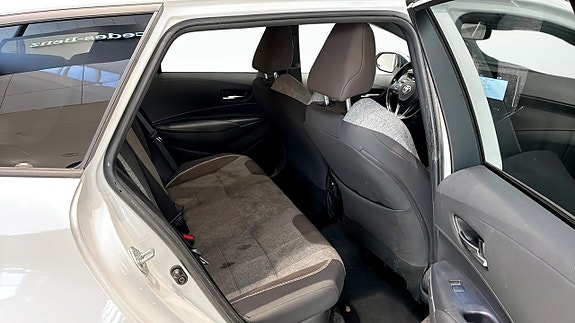 Toyota Corolla 5 of 17