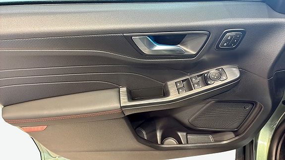 Ford Kuga 11 of 12