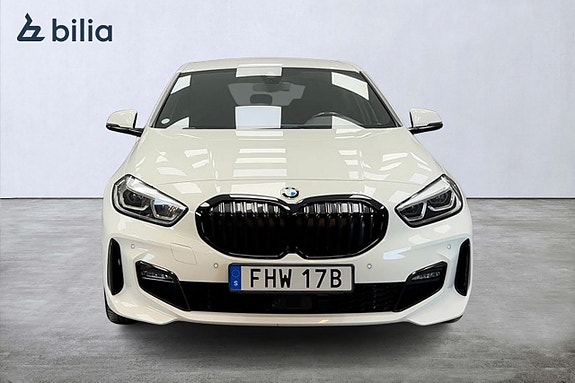 BMW 118i 8 of 16