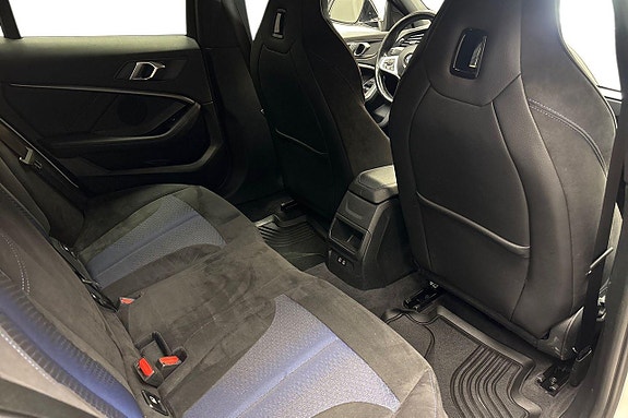 BMW 118i 14 of 16