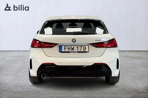 BMW 118i 7 of 16