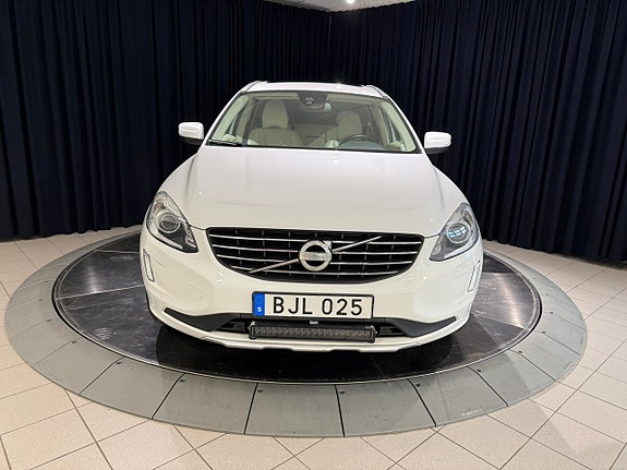 Volvo XC60 2 of 14