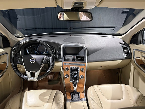 Volvo XC60 10 of 14