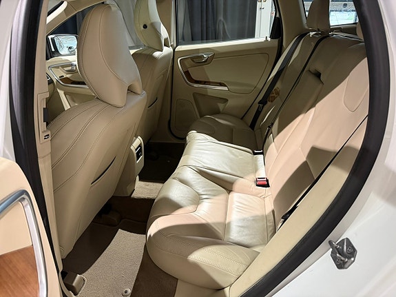 Volvo XC60 12 of 14