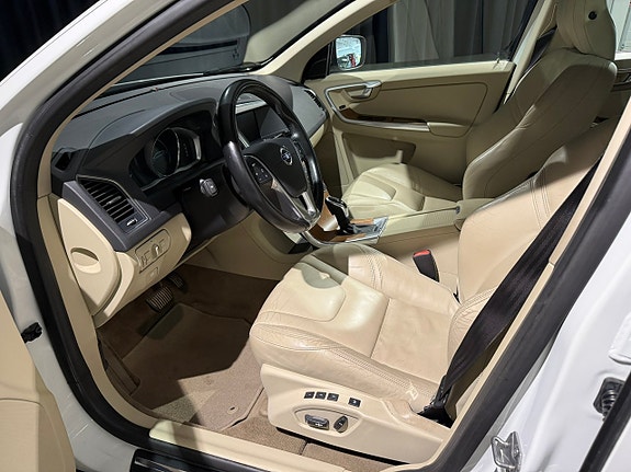 Volvo XC60 11 of 14