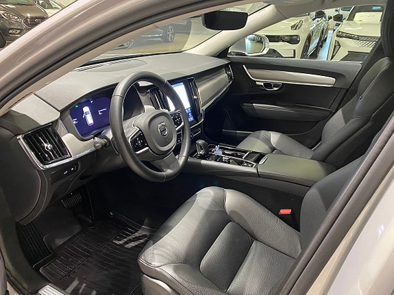 Volvo V90 10 of 13