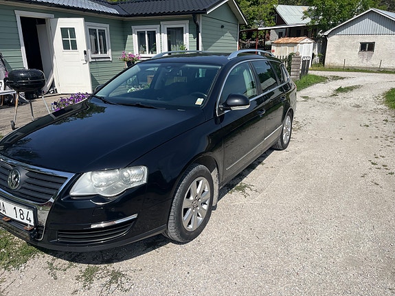 Volkswagen Passat 2 of 5