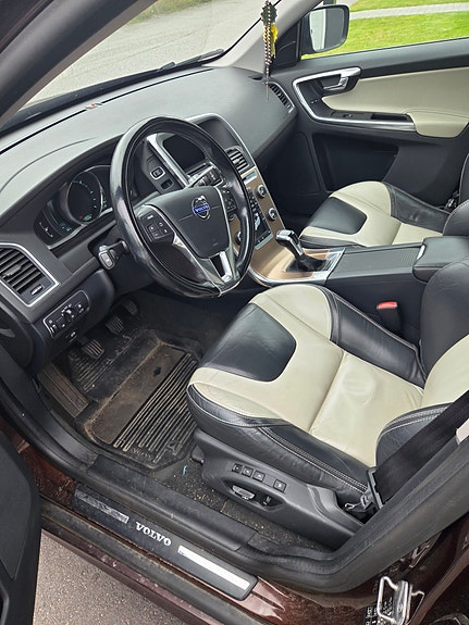 Volvo XC60 3 of 3
