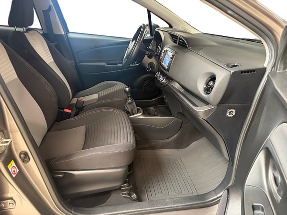 Toyota Yaris 16 of 18