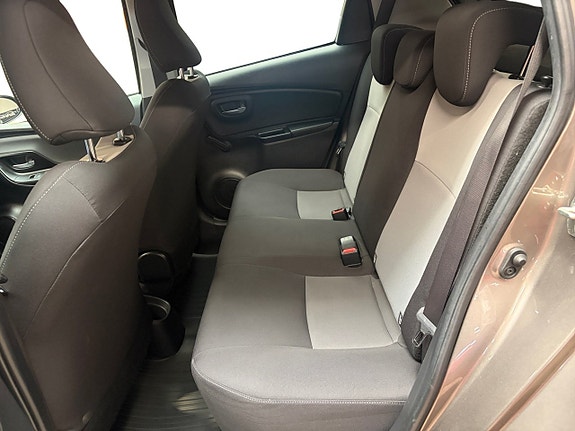 Toyota Yaris 15 of 18