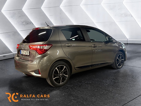Toyota Yaris 7 of 18