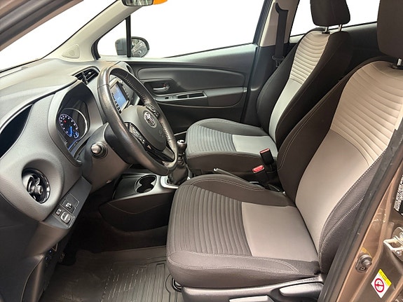 Toyota Yaris 13 of 18
