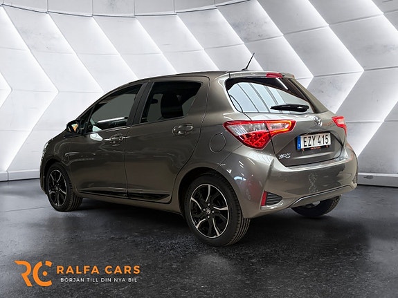 Toyota Yaris 4 of 18