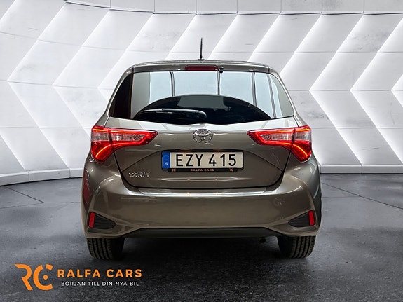 Toyota Yaris 9 of 18