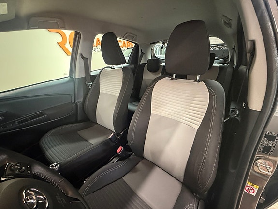 Toyota Yaris 14 of 18