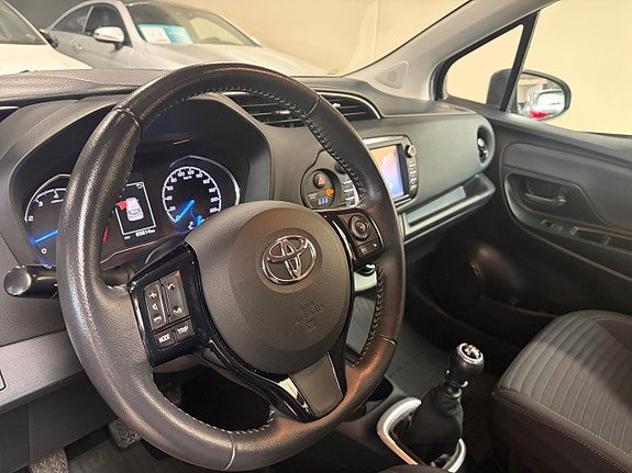 Toyota Yaris 12 of 18