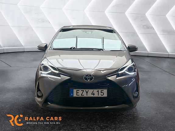 Toyota Yaris 8 of 18