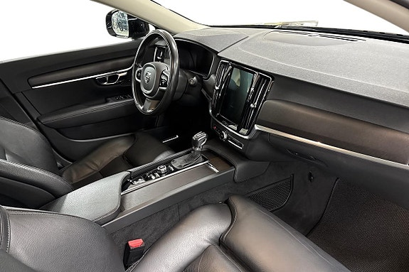 Volvo V90 Cross Country 7 of 22