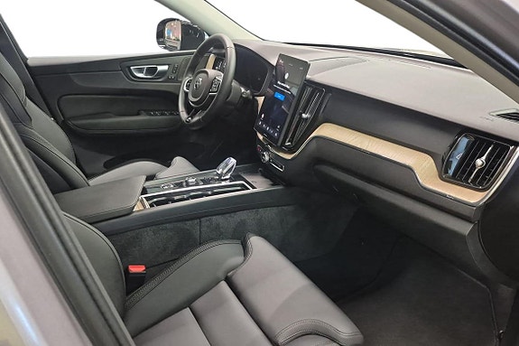 Volvo XC60 10 of 23