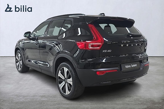 Volvo XC40 2 of 22