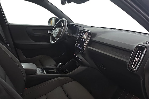 Volvo XC40 7 of 22