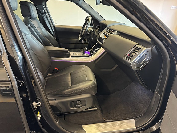 Land Rover Range Rover Sport 8 of 27
