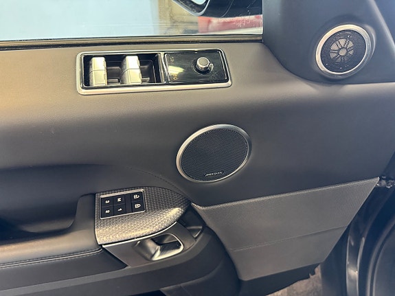 Land Rover Range Rover Sport 15 of 27
