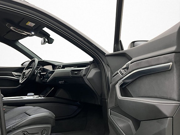 Audi Q8 e-tron 16 of 30