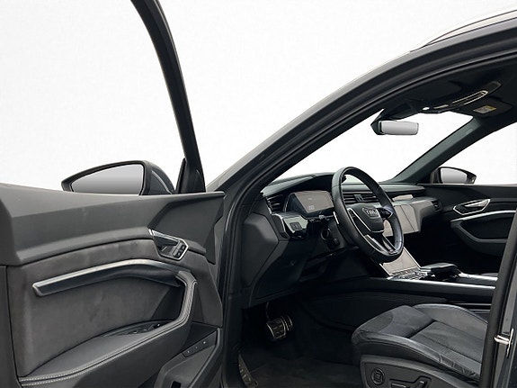 Audi Q8 e-tron 12 of 30