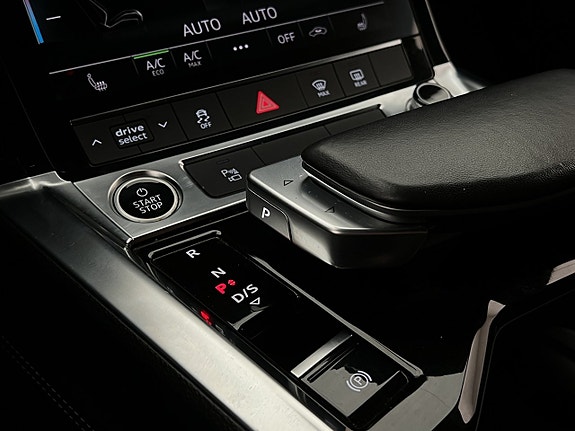 Audi Q8 e-tron 28 of 30