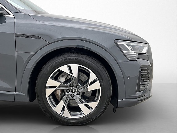 Audi Q8 e-tron 11 of 30