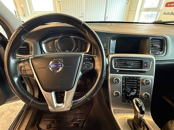 Volvo V60 Cross Country 25 of 30
